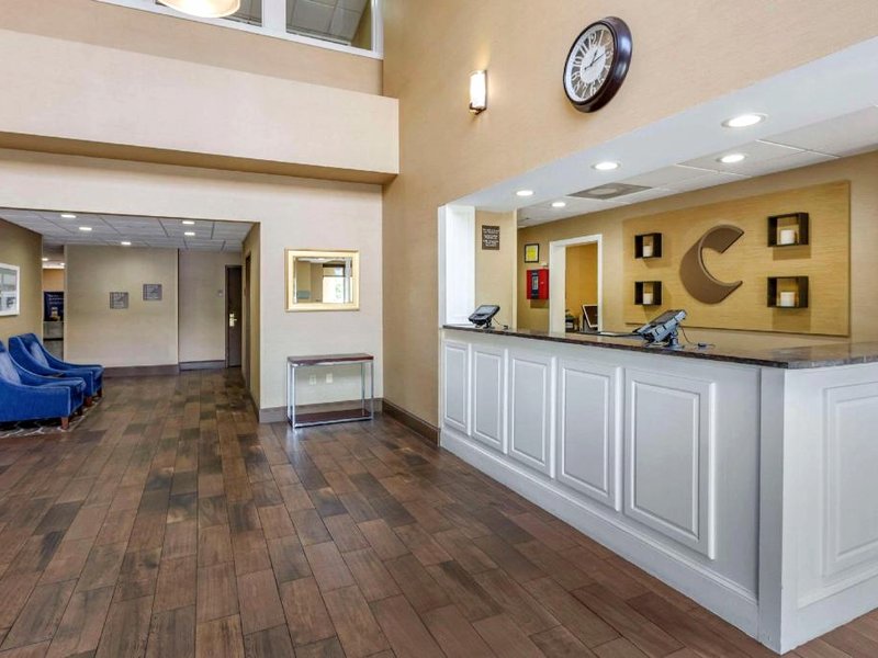 コンフォート スイーツ アット ザ ユニバーシティ (Comfort Suites At the University)の写真