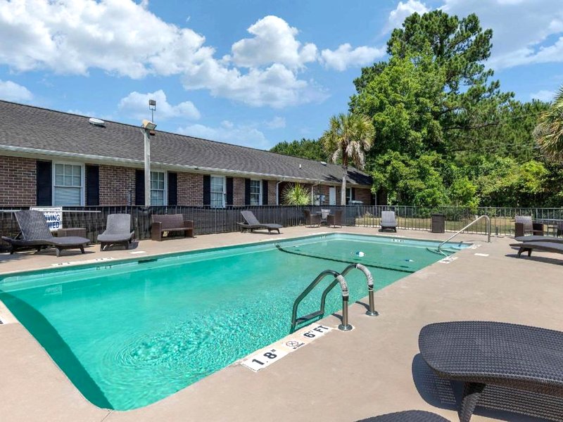 Suburban Studios at the Universityの写真