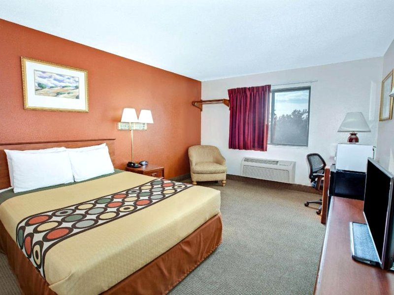 Super 8 By Wyndham Crystal Lakeの写真