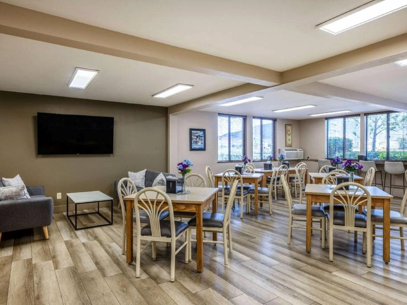 スーパー 8 バイ ウインダム ビュート MT (Super 8 By Wyndham Butte Mt)の写真