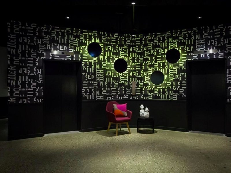 アトゥラ アルバリー (Atura Albury)の写真