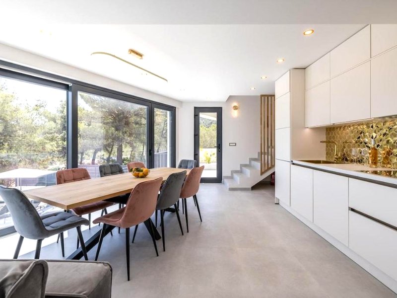 ［ビニスス タウンセンター］ヴィラ（m²）｜ 4ベッドルーム／4バスルーム (Mar Escape Villa Croatia)の写真