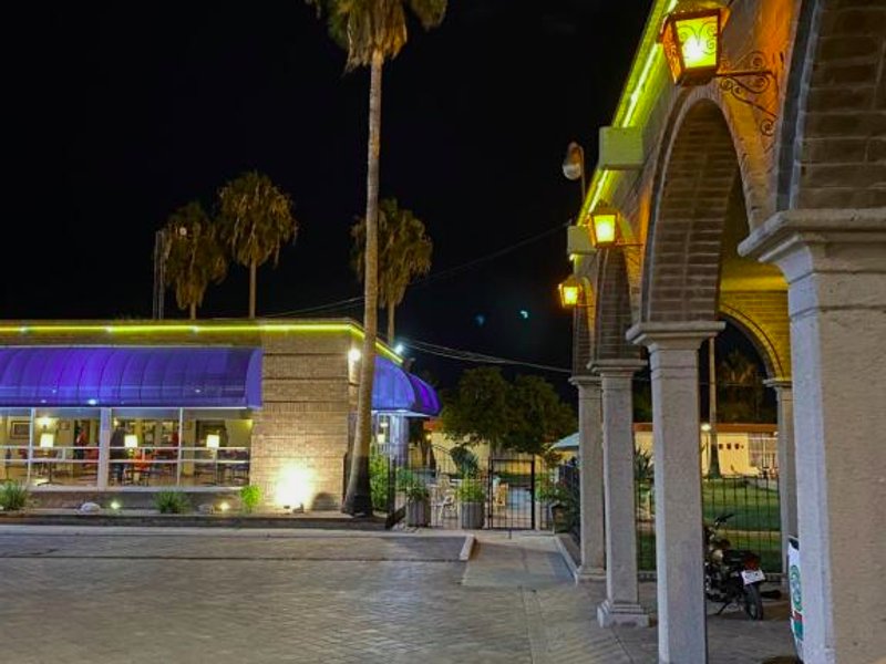 ホテル ラス パルマス ミッドウェイ イン (Hotel Las Palmas Midway Inn)の写真