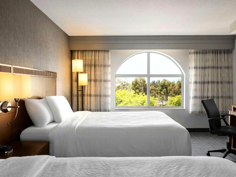 コートヤード ベンチュラ シミバレー (Courtyard Ventura Simi Valley)の写真