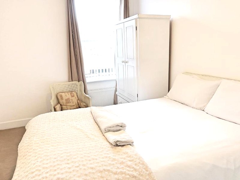 Whitburn Guest House About 7 mins Walk To The City Free Internet TVの写真