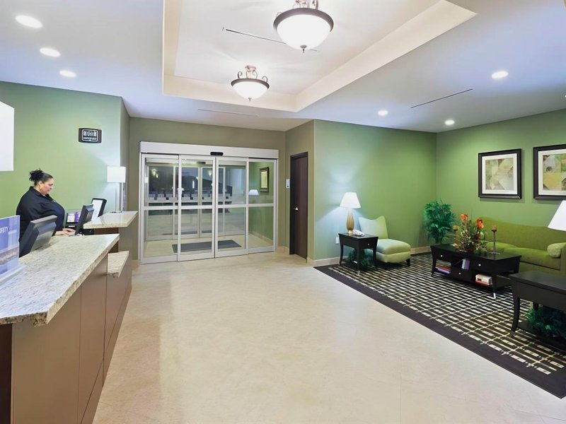 Holiday Inn Express & Suites Brady By IHGの写真