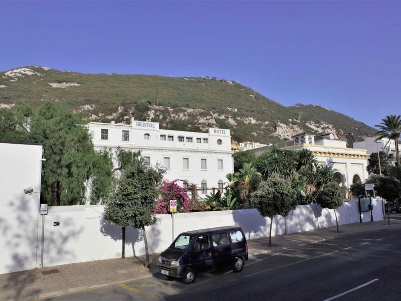 ブリストル ホテル (Bristol Hotel)の写真