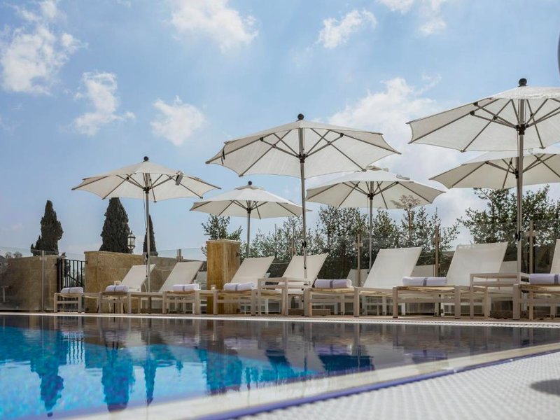 Edmond Rosh Pinaの写真