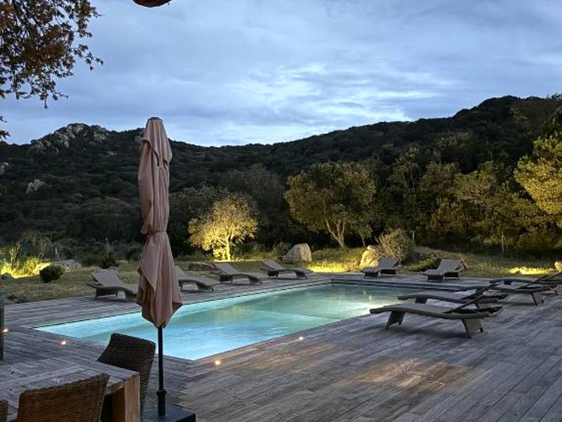 ［フィガリ］ヴィラ（160m²）｜ 2ベッドルーム／1バスルーム (Villa cœur du maquis 2chb piscine privée 5mn plage)の写真