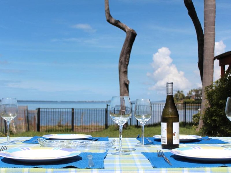 Tuggerah lakefront 4 bed 2 bath home with stunning viewsの写真