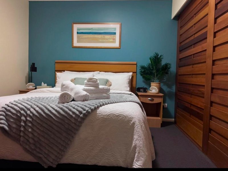 Panoramic oceanview room at the Oaks waterfront resortの写真