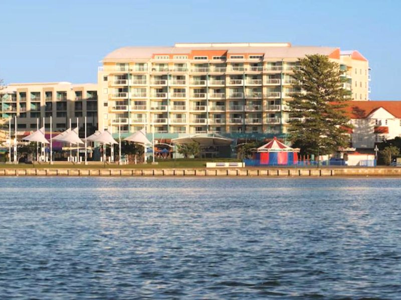 Panoramic oceanview room at the Oaks waterfront resortの写真