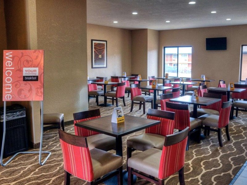 Comfort Suites Plymouth near US-30の写真