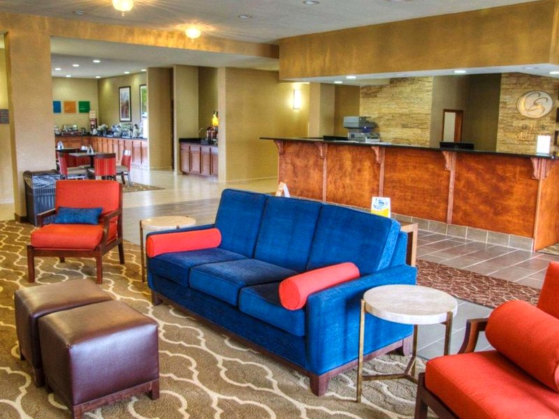 Comfort Suites Plymouth near US-30の写真