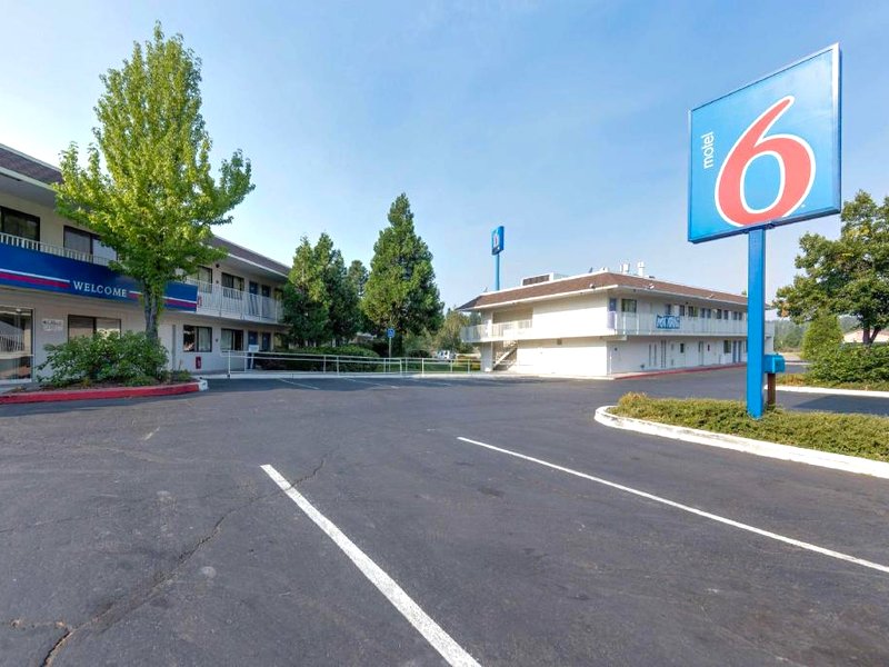 Motel 6 Weed, CA - Mount Shastaの写真