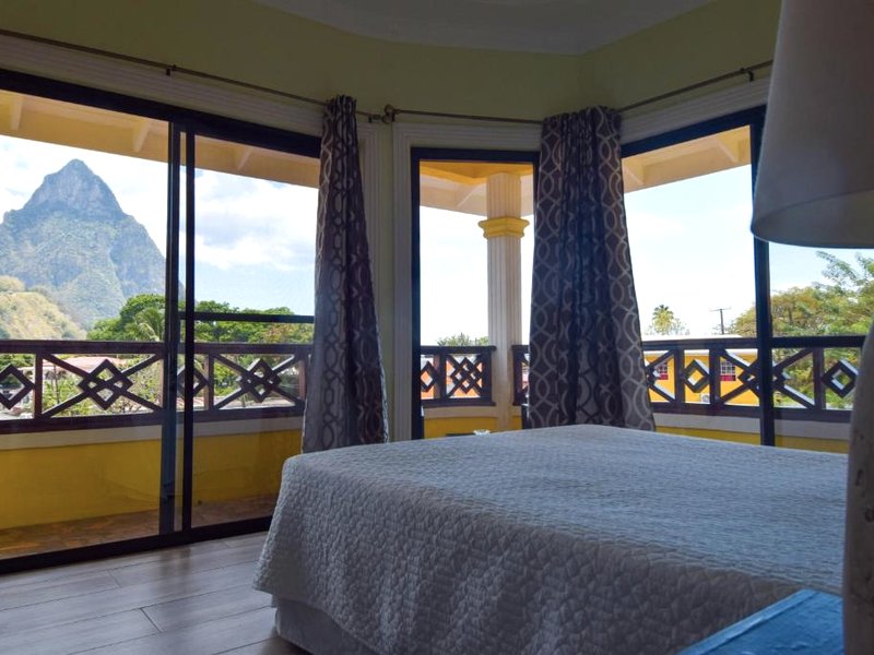 Sea Piton View Apartment- Location, Convenience, Modern Livingの写真