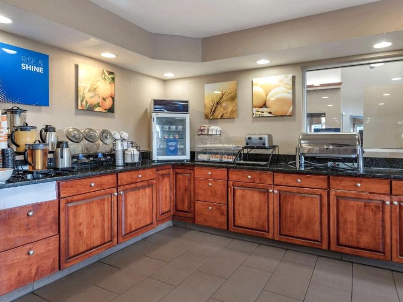 Comfort Inn & Suites Dimondale - Lansingの写真
