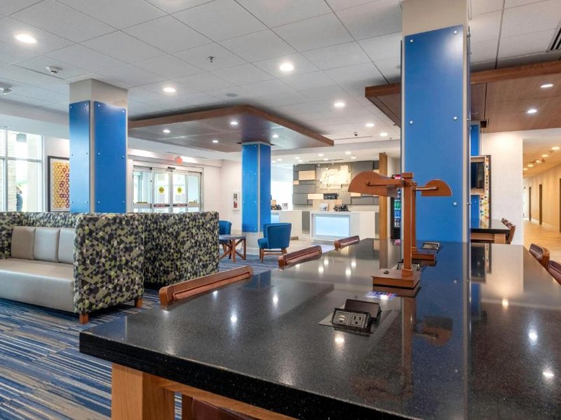 Holiday Inn Express and Suites Staunton By IHGの写真