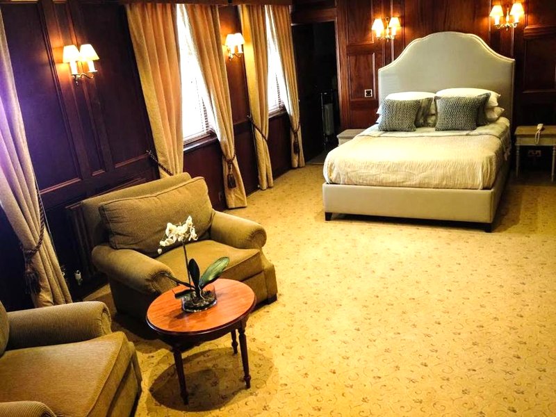 The Falcon Hotelの写真