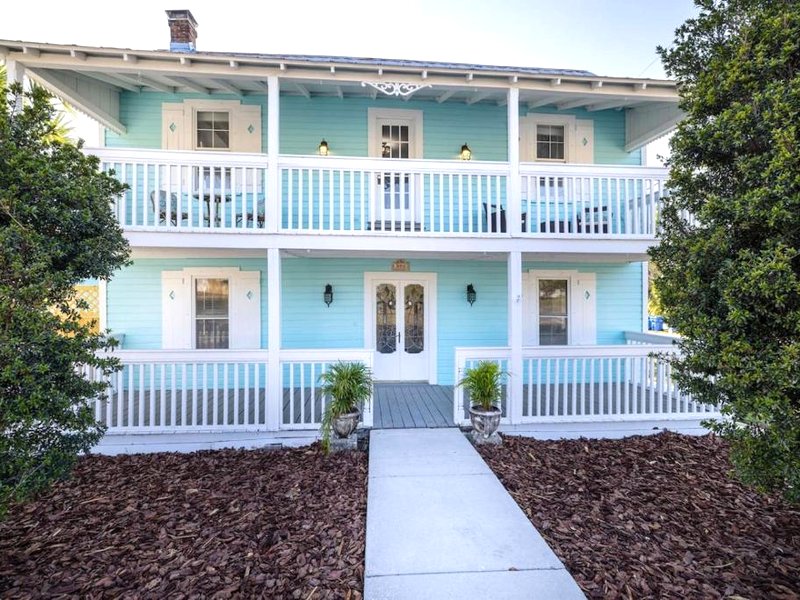 Elegant Pool Retreat with Firepitの写真