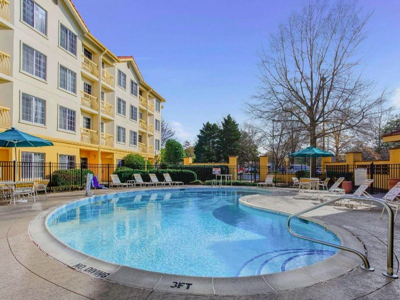 ラ キンタ イン & スイーツ バイ ウィンダム ローリー ダーラム エアポート (La Quinta Inn & Suites by Wyndham Raleigh Durham Airport)の写真