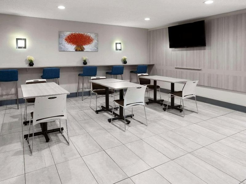 マイクロテル イン&スイーツ バイ ウインダム ローリー ダーハム エアポート (Microtel Inn & Suites by Wyndham Raleigh Durham Airport)の写真