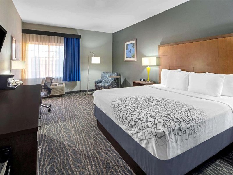 La Quinta Inn & Suites by Wyndham Mercedes Outlet Mallの写真