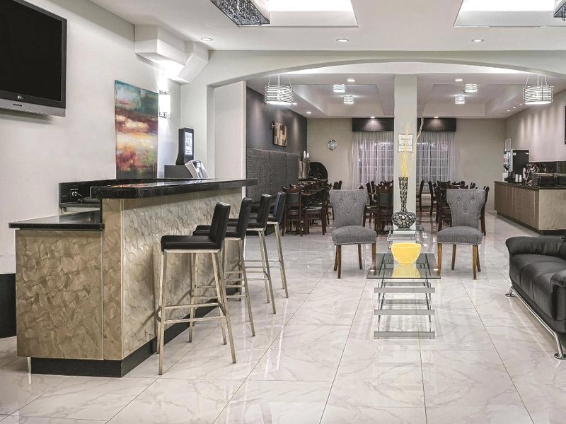 La Quinta Inn & Suites by Wyndham Mercedes Outlet Mallの写真