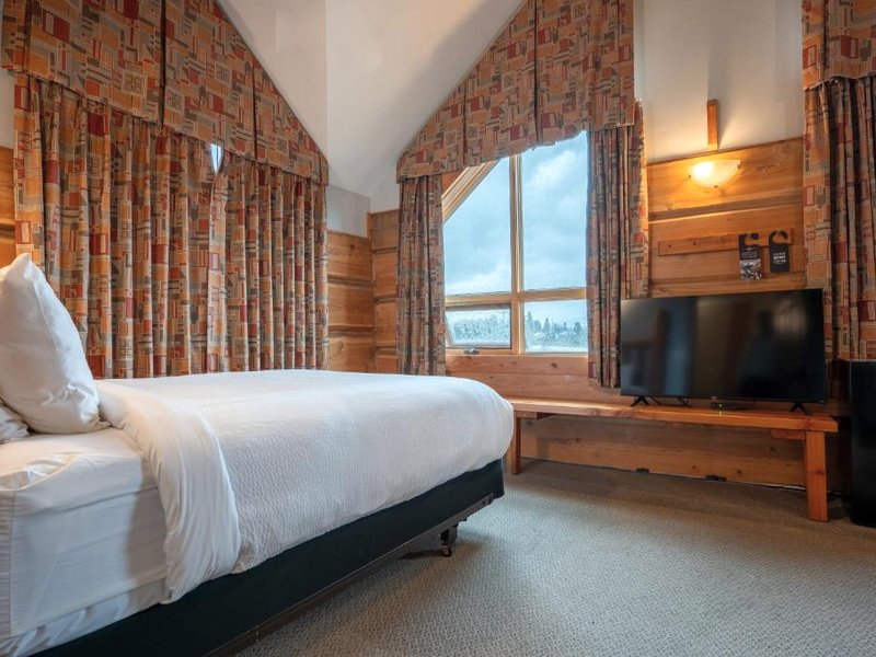 Basecamp Lodge Goldenの写真