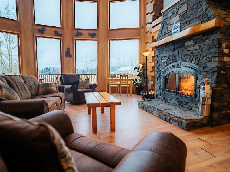 Basecamp Lodge Goldenの写真