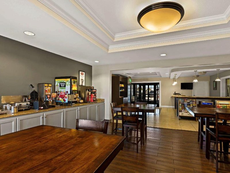 メインステイ スイーツ ホウマ (MainStay Suites Houma)の写真