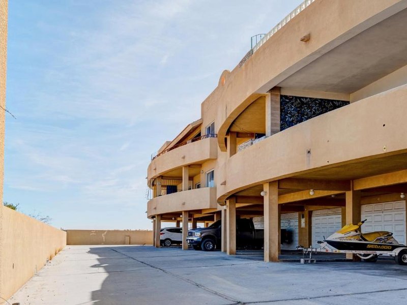Beach Condo 7-- Sleeps 8, Pool, WiFi, AC, Securityの写真