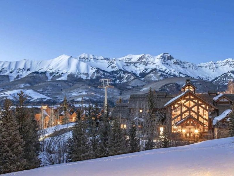 Blue Collar Boutique: Affordable Adventureの写真