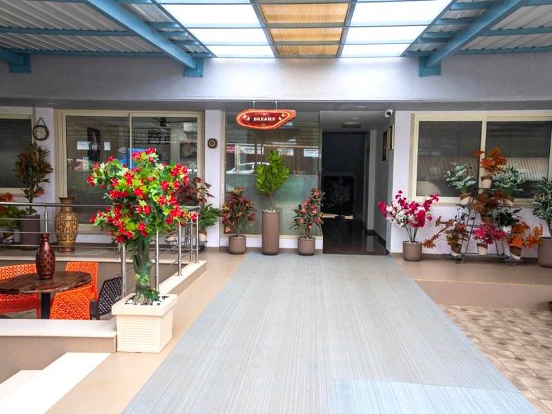 Westbay Biz Dreams Hotel and Suitesの写真