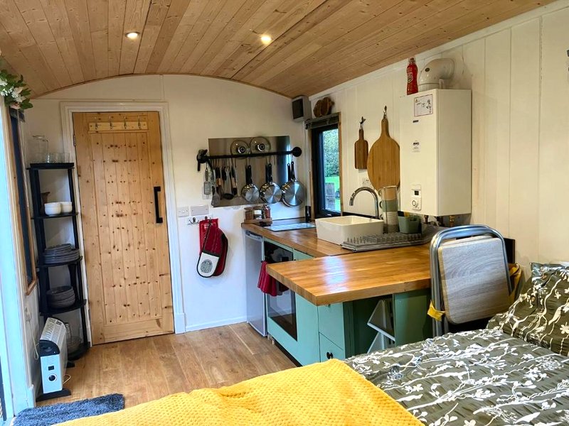 Transformed Railway Wagon- Sleeps2-Garden-Firepitの写真