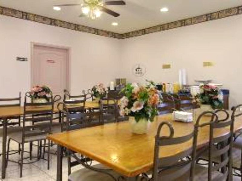 Texas Inn and Suites - Downtown Edinburg, N. of McAllen, Pharrの写真