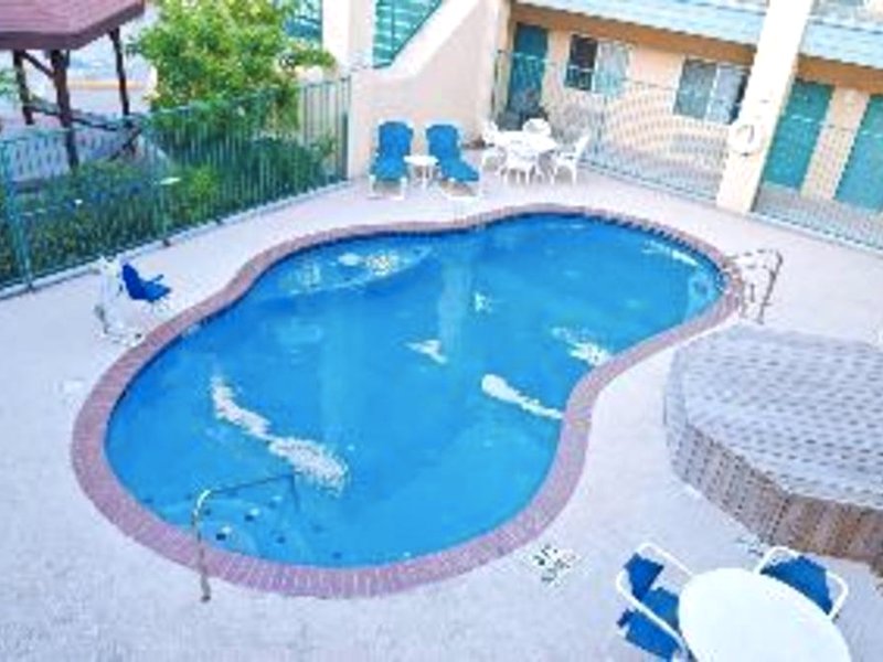 Texas Inn and Suites - Downtown Edinburg, N. of McAllen, Pharrの写真