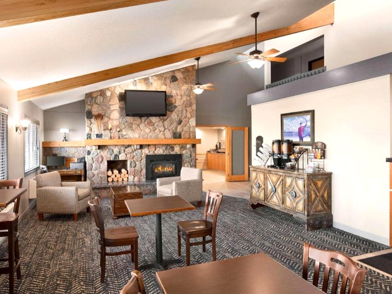 AmericInn by Wyndham Bemidjiの写真