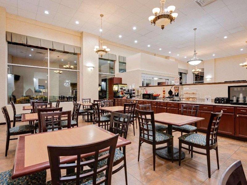 ラマダ バイ ウィンダム クリーブランド エアポート ウェスト (Ramada by Wyndham Cleveland Airport West)の写真
