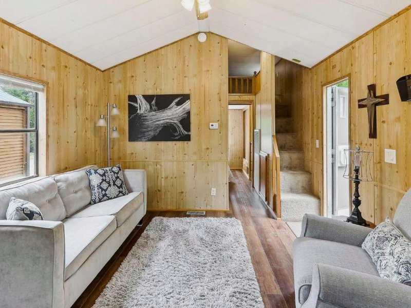 Cabin 10- Cozy Toronto Lake Cabin - Walk to the Water cabinの写真