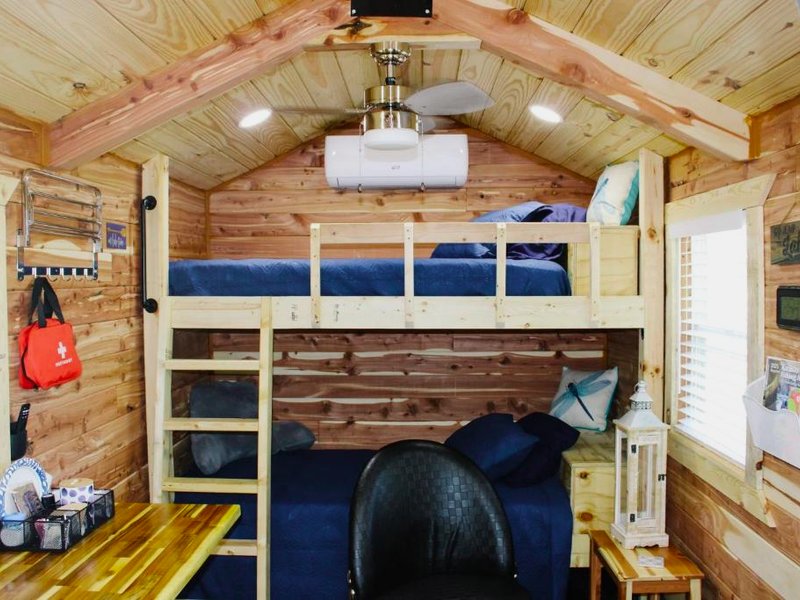 #4 - Amish Log Camping Cabin Walk to the Water cabinの写真