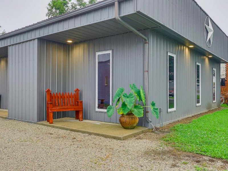 Shared Outdoor Space Quaint Studio in Fredoniaの写真