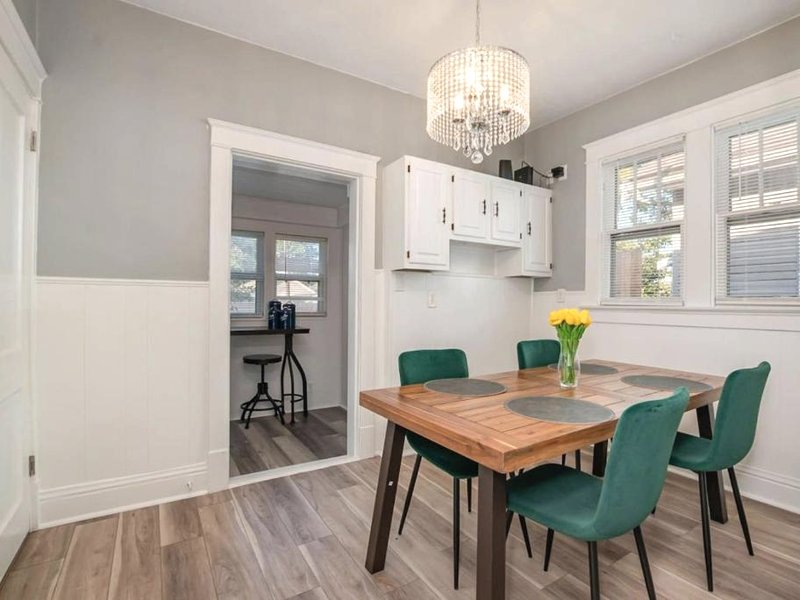 Dayton Street Sports Haven - 3 Bed 2 Bath Sleeps 8の写真