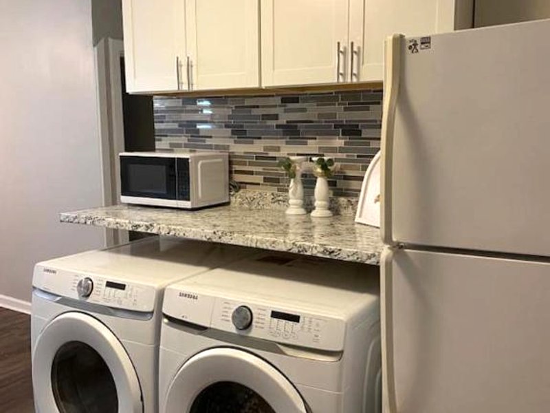 Charming Blue Haven 2Bed,1 Bath Home Sleeps 8の写真