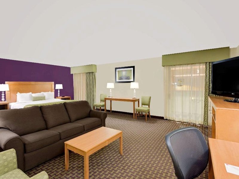 ラマダ バイ ウィンダム マーケット (Ramada by Wyndham Marquette)の写真