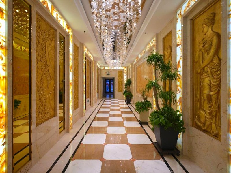 Grand Hotel (Aksu Tianbai Fashion Shopping Center)の写真