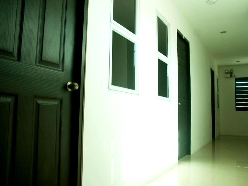 レッド C レジデンシズ (Red-C Residences)の写真