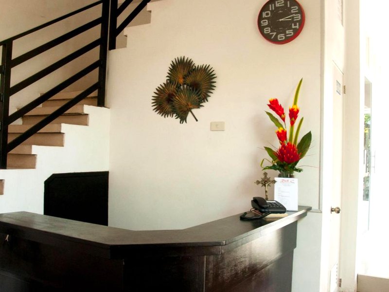 レッド C レジデンシズ (Red-C Residences)の写真