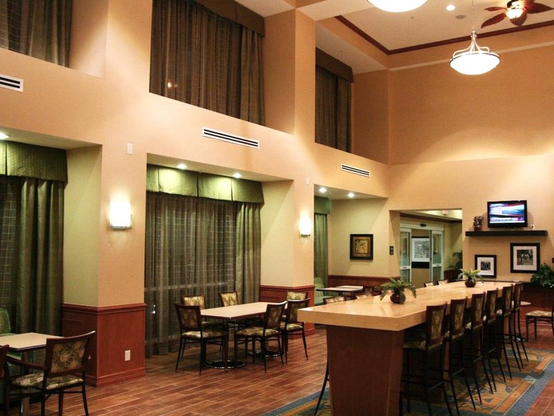 ハンプトン イン アリス (Hampton Inn Alice)の写真