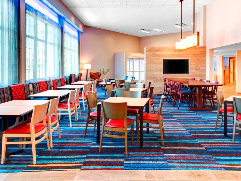 Fairfield by Marriott Inn & Suites Cape Cod Hyannisの写真